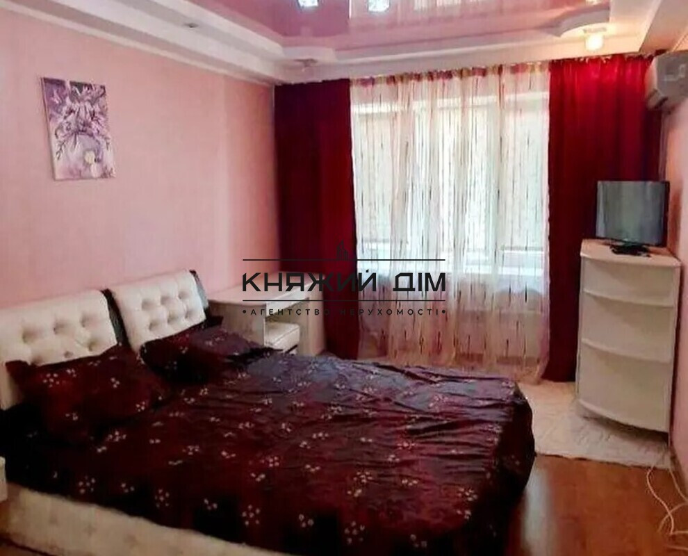 Оренда Квартира 3-кімнатна, 5/5 поверх на Нежинская ул. Київ - фото 1