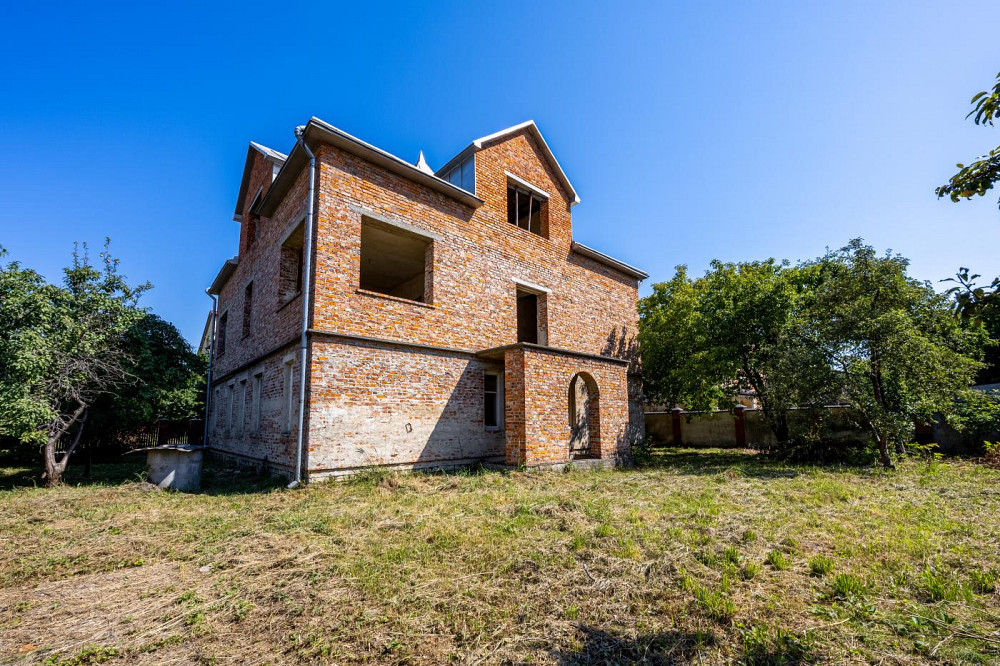 Продаж 3-поверховий Будинок з ділянкою 6 сот 410 кв.м 7+ кімн. на Калнишевського вул. Винники - фото 1