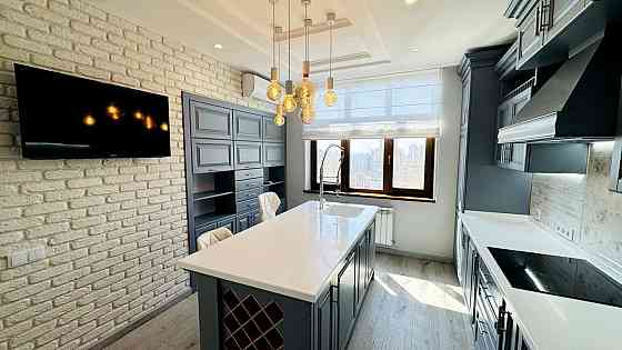 Продаж Квартира 4-кімнатна, 23/25 поверх на Ахматової Анни вул., д. 22 Київ