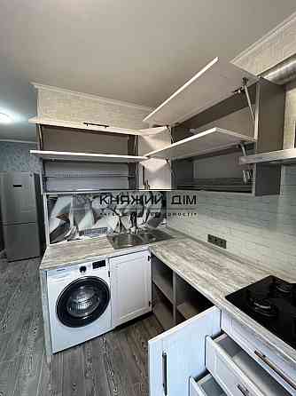 Продаж 2-х кімнатної роздільної ,м.Харківська Київ