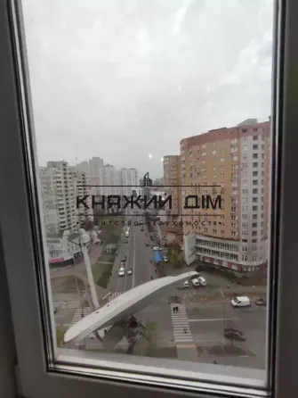 Продаж 3 кімнатна квартира КОД 21145916 Киев