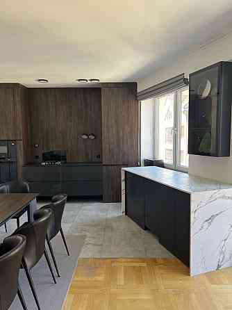 Продаж Квартира 3-кімнатна, 4/6 поверх на вул. Площа Ринок, 1 Івано-Франківськ