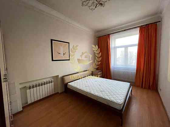 Продаж Квартира 4-кімнатна на Шевченко Тараса бул., 58 Київ