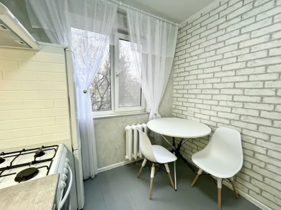 Продаж Квартира 2-кімнатна, 4/5 поверх на Героев Крут улица Одеса