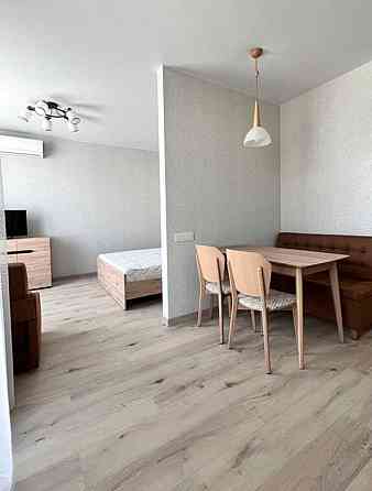 Оренда Квартира 1-кімнатна, 18/25 поверх на Ревуцкого ул., 40 б Kiev