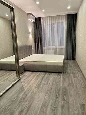 Оренда Квартира 2-кімнатна, 28/30 поверх на ул. Никольско-Слободская Київ