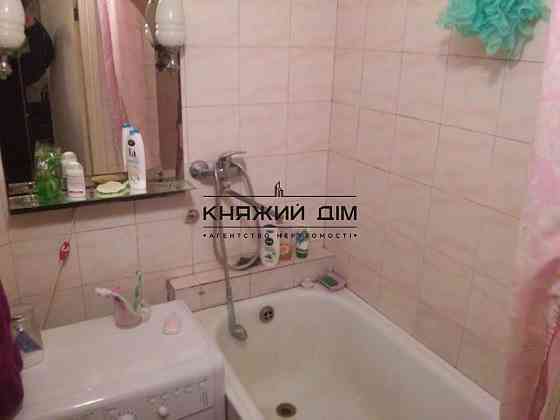 Оренда Квартира 3-кімнатна, 12/12 поверх на Малышко Андрея ул. Киев