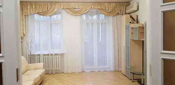 Оренда Квартира 3-кімнатна, 5/5 поверх на пл. Львовская Киев