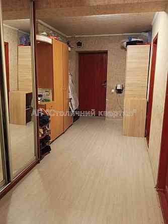 Продаж Будинок 3-кімнатний на Полярна вул., 8Е Киев