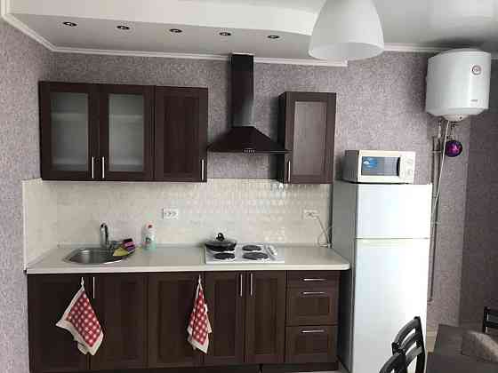 Оренда Квартира 1-кімнатна, 28/35 поверх на просп.Соборності, 30 Киев