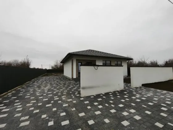 Продаж 1-поверховий Будинок з ділянкою 6.3 сот 130 кв.м 3 кімн. на Радісна Ужгород