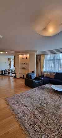 Продаж Квартира 4-кімнатна, 11/23 поверх на Старонаводницька вул., д. 13А Киев