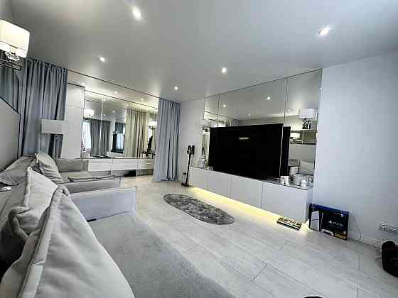 Продаж Квартира 3-кімнатна, 8/9 поверх на Новогодняя ул., 53 Дніпро