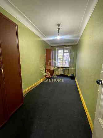 Простора трикімнатна цегляна квартира зі зручним плануванням Киев