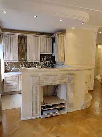 Продаж Квартира 3-кімнатна, 4/7 поверх на Тарасівська вул., д. 18 Київ