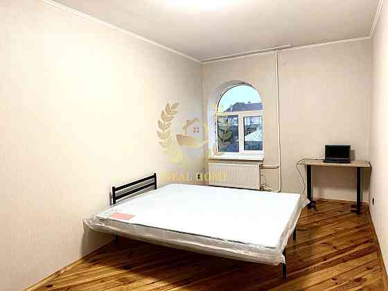 Продаж Будинок 6-кімнатний на Полевая ул., 4 