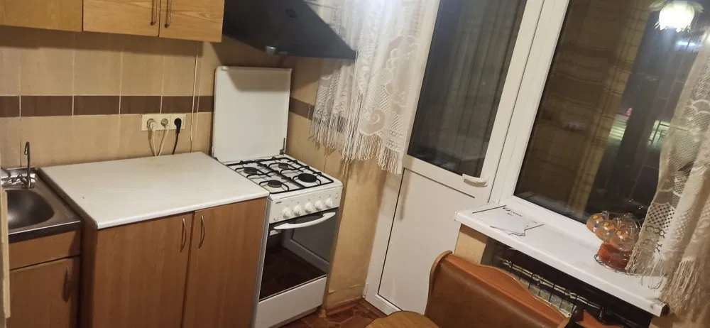 Оренда Квартира 1-кімнатна, 1/9 поверх на пр. Павла Тычины, 9 Київ - фото 1