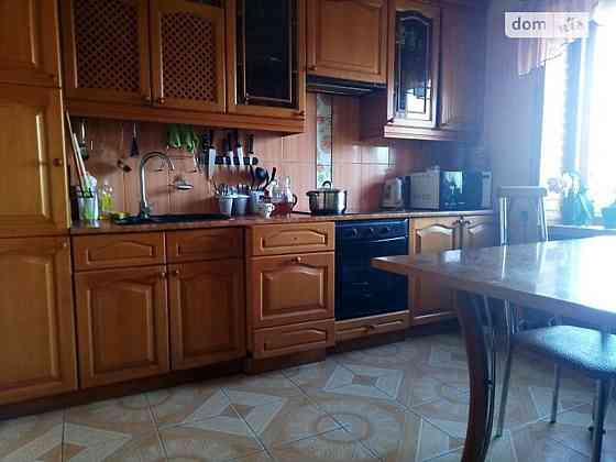 Оренда Квартира 3-кімнатна, 3/9 поверх на ул. Феодосийская Kiev