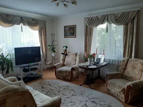 Продаж 3-поверховий   135 кв.м 3 кімн. на Молодіжна вулиця 10  - фото 2