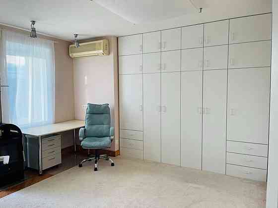 Оренда Квартира 1-кімнатна, 16/16 поверх на Анни Ахматової, 35 Киев