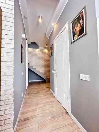 Продаж Квартира 5-кімнатна, 6/6 поверх на Дмитра Луценка вул., д. 10 Киев