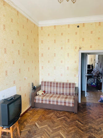 Продам трёх комнатную квартиру на Соборной площади .Исторический дом Папудова.
D 40700 Одесса