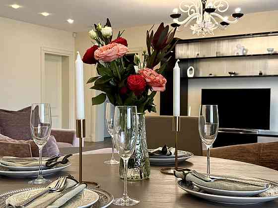 Продаж Квартира 3-кімнатна, 21/23 поверх на Голосіївський вул., д. 30-Б Kiev