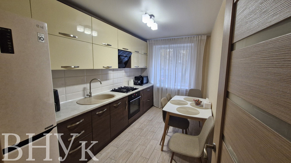 Продаж Квартира 3-кімнатна, 1/9 поверх на Метельницького Luts'k - photo 1