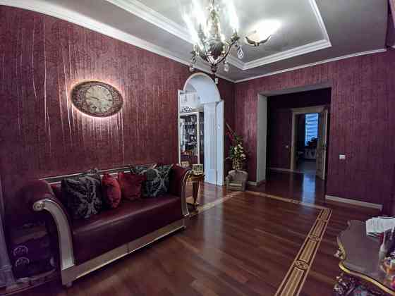 Продаж 2-поверховий Будинок  457 кв.м 7+ кімн. на вул. Митницька, Cherkasy