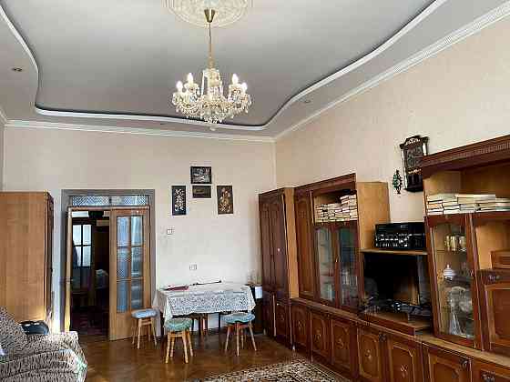 Продаж Квартира 2-кімнатна, 4/5 поверх на Інститутська вул., д. 13-А Київ