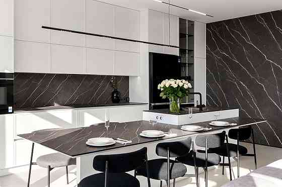 Продаж Квартира 3-кімнатна, 5/5 поверх на Університетська вул., д. 17-А Киев