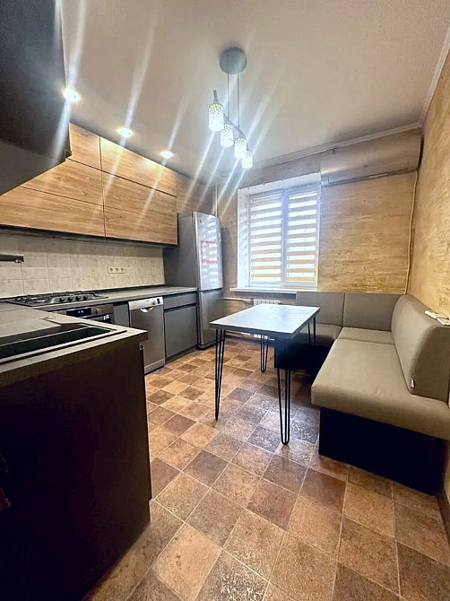 Продаж Квартира 3-кімнатна, 1/10 поверх на Малышева ул., 32 Dnipro - photo 1