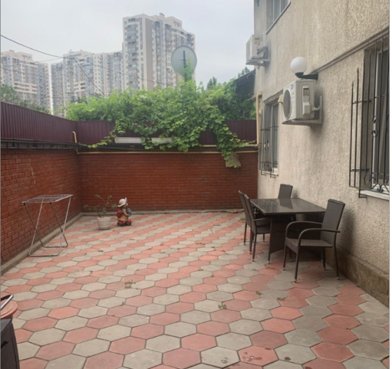 Продам  двухуровневую квартиру на земле 160кв.м. с евроремонтом  и гаражем Одеса