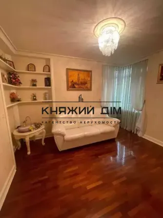 Простора трикімнатна квартира в престижному центрі Києва. №21145306 Kiev