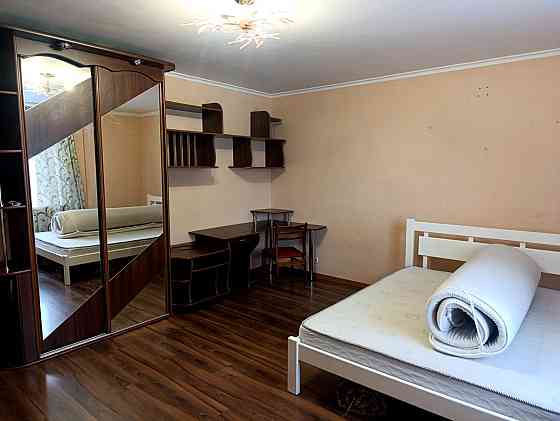 Продаж Квартира 3-кімнатна, 16/20 поверх на Дарницький вул., д. 8 Київ