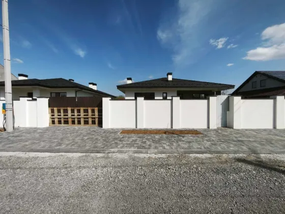 Продаж 1-поверховий Будинок з ділянкою 7.5 сот 140 кв.м 4 кімн. на Зелена Ужгород