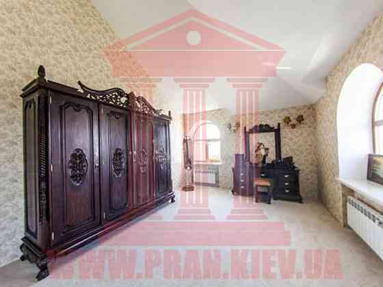 Продаж 3-поверховий Будинок з ділянкою 32 сот 1200 кв.м  на Героев Майдана 