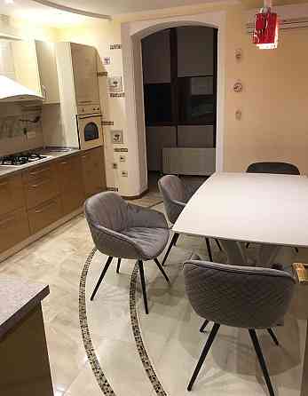 Продаж Квартира 3-кімнатна, 2/5 поверх на Таирова Одесса