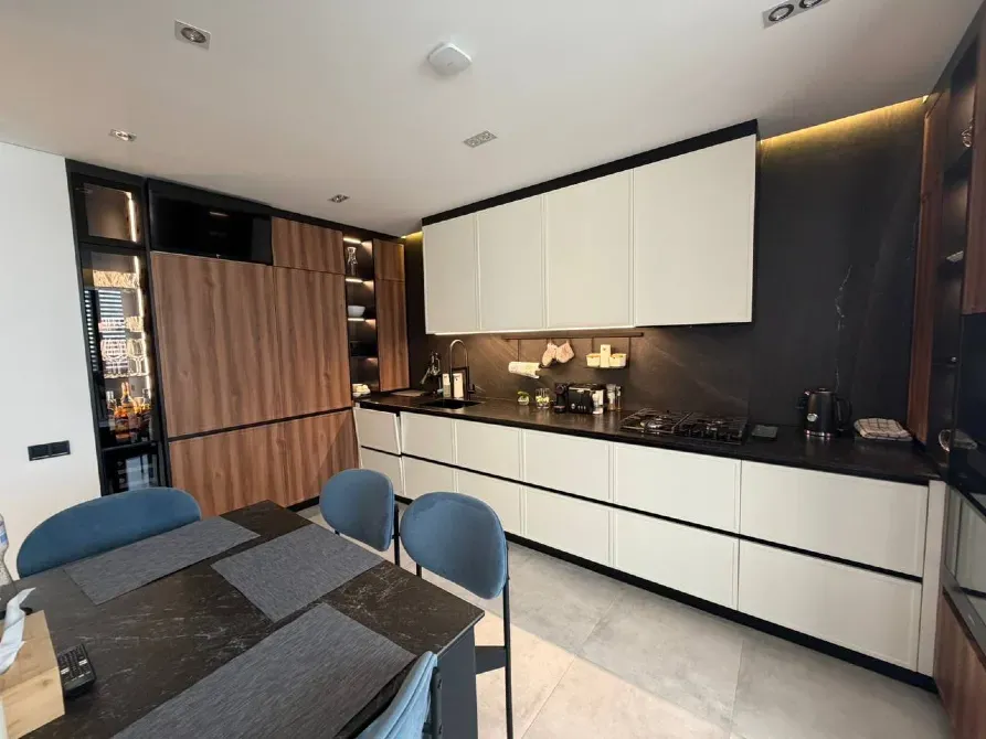 Продажа 2к Квартира 69.2 кв.м вул. Центральна, ЖК 