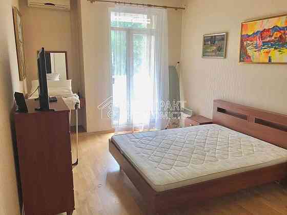 Продаж Квартира 4-кімнатна, 2/5 поверх на вул. Університетська Kharkiv