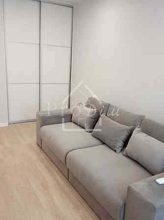 Оренда Квартира 1-кімнатна, 9/9 поверх на Юнацька вул., 1 Kiev