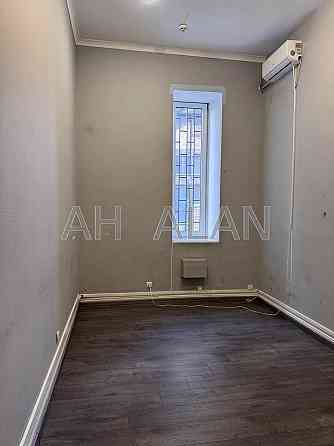 Оренда Будинок 5-кімнатний на вул. Рейтарська Kiev