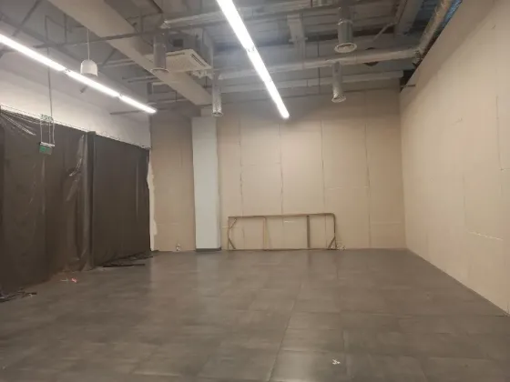 The store is in a shopping mall. Everything in the photo remains (even all the lighting and speakers with music) Dnipro