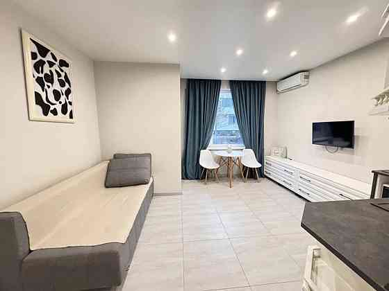 Продаж Квартира 1-кімнатна, 1/4 поверх на вул. Практична, 2 Kiev