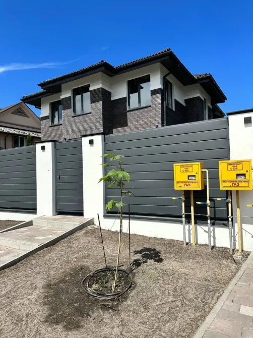 Продажа 2-этажный Дом с участком 5 сот 155 кв.м 6 комн. на Павла Глазова Стоянка - изображение 1