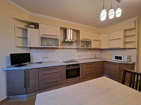 Оренда Квартира 3-кімнатна, 2/21 поверх на Харківське шосе, 152 Kiev