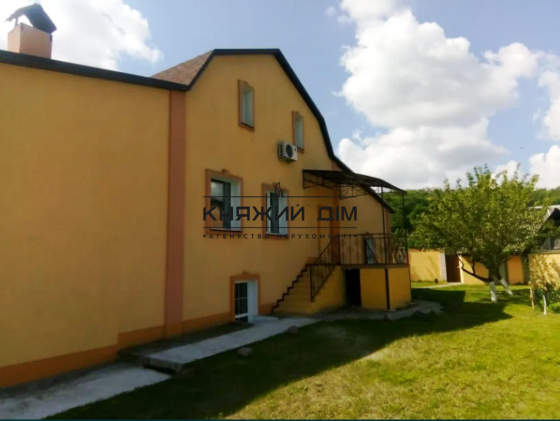 Продам Дом в с. Подгорцы 278 м2 3 этажа на 25 сотках. 