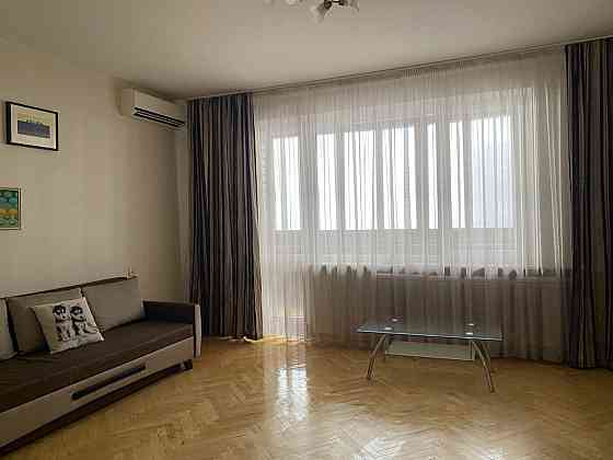 Оренда Квартира 3-кімнатна, 14/18 поверх на улица Старонаводницкая, д.6 Kiev