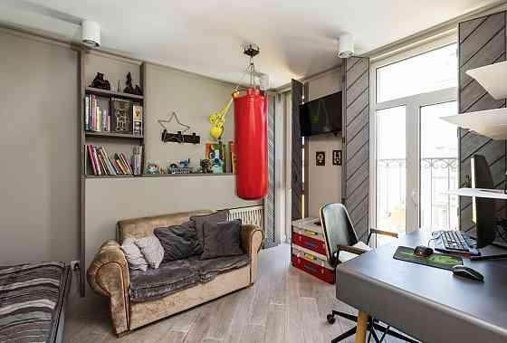 Продаж Квартира 4-кімнатна, 9/11 поверх на Регенераторна вул., д. 4 Київ