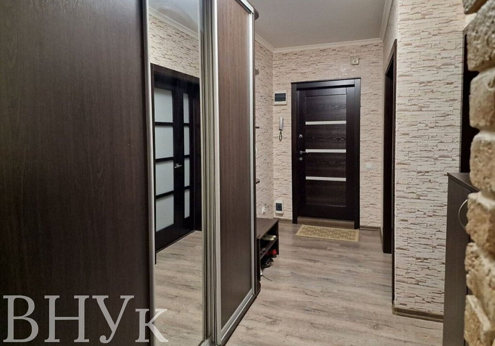 Продаж Квартира 3-кімнатна, 9/9 поверх на Головна Чернівці - фото 1